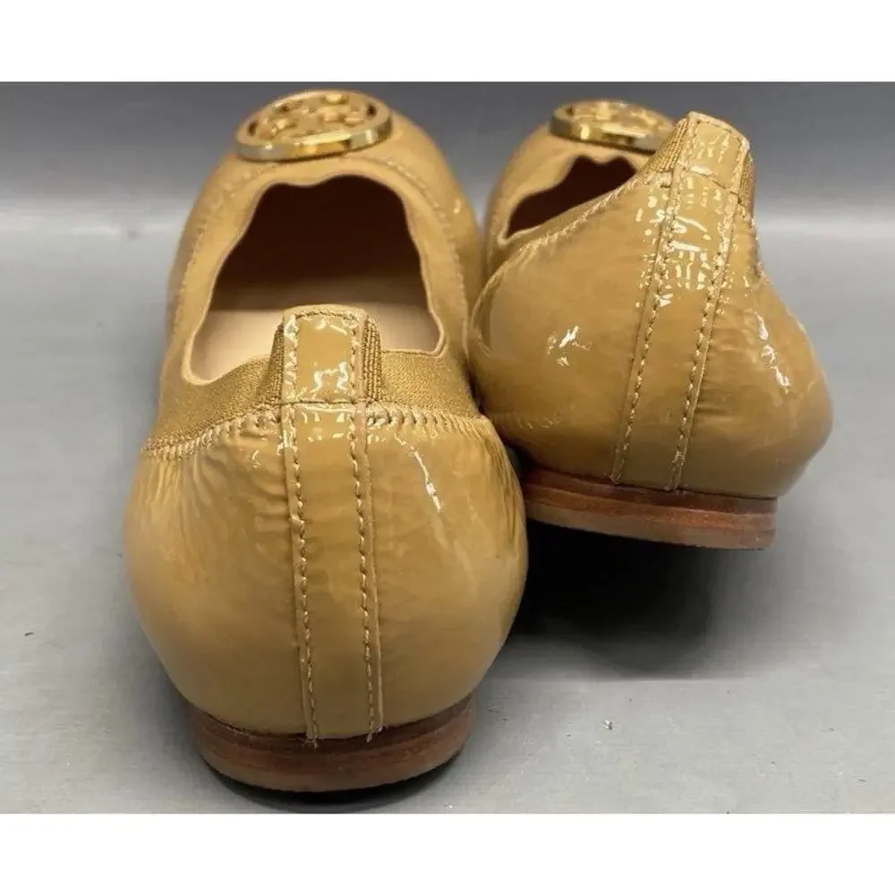 NEW TORY BURCH CAROLINE 2 LEATHER GOLD LOGO NELLIE BALLET FLATS 8M in Tan